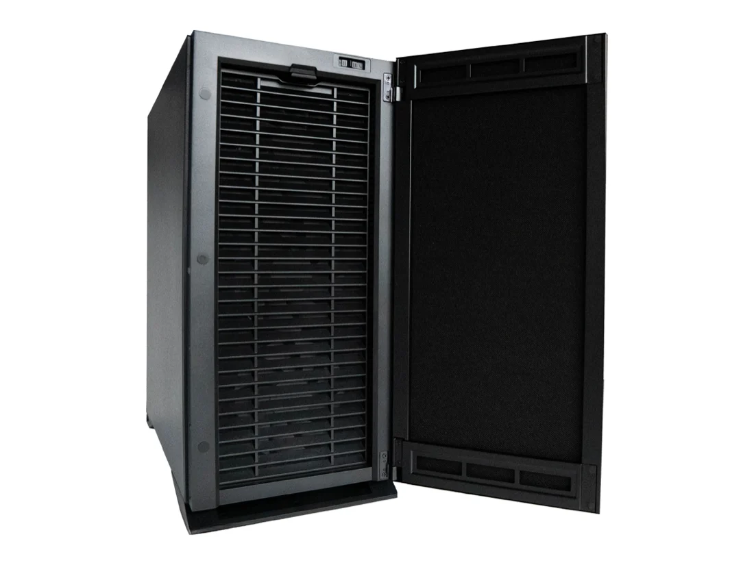 Desktop Winblu Expert in formato mid-tower con pannello frontale aperto